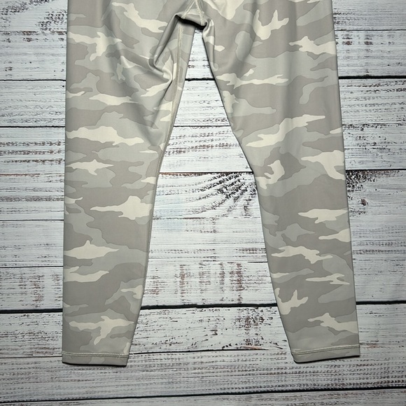 Athleta Elation 7/8 Leggings Tights Light Camo Pint Medium - Picture 14 of 16